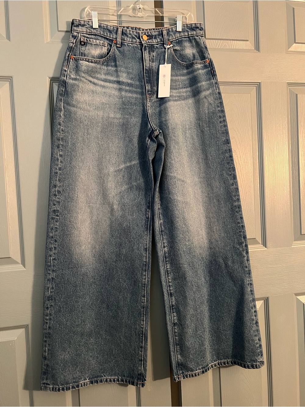 AG Deven High-Rise Ultra Wide Leg.
